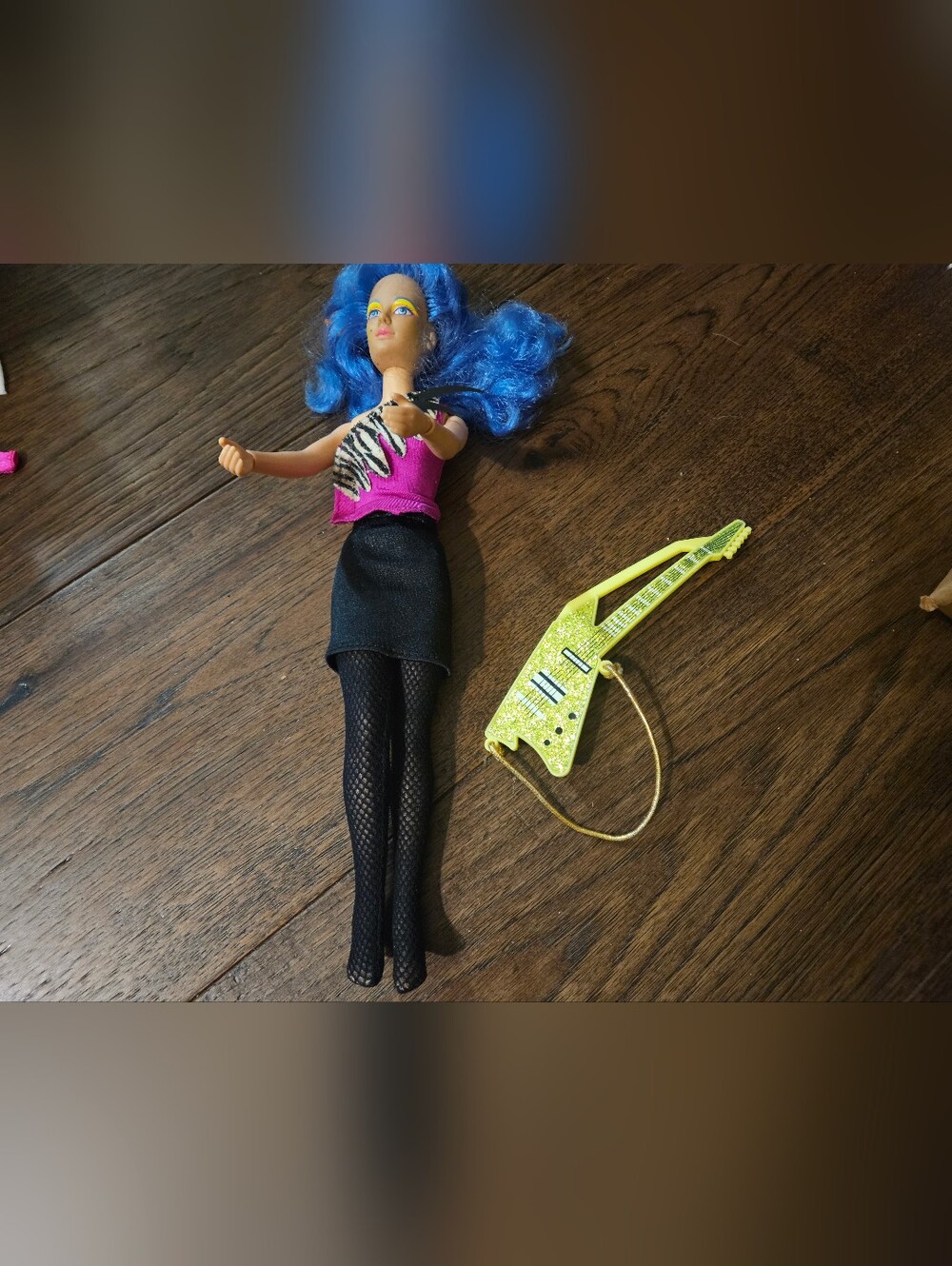 JEM AND THE HOLOGRAMS STORMER DOLL With Guitar And Outfit And Leggings Used. 